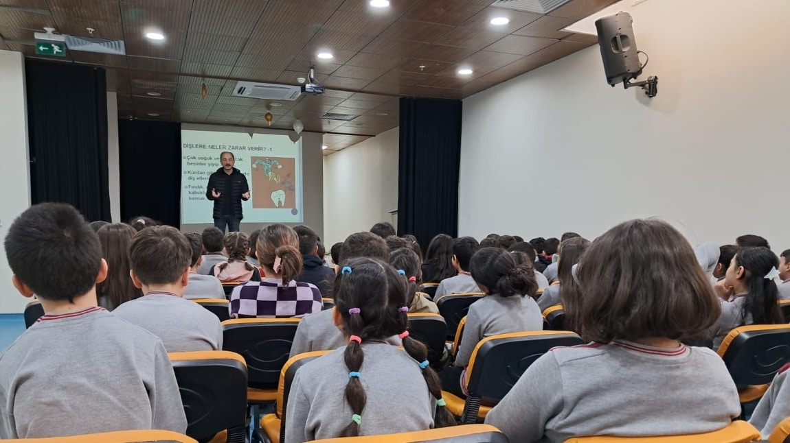 Okulumuz Öğrencilerine Diş Sağlığı Hakkında Bilgilendirme Yapıldı